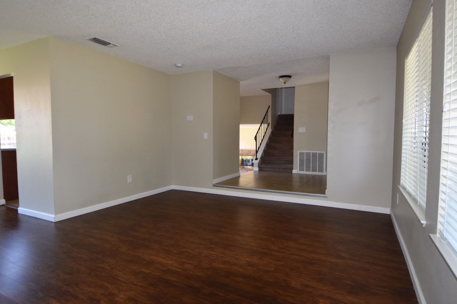 9209 Sungold Way photo 3