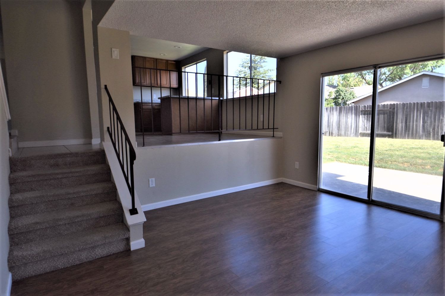 9209 Sungold Way photo 4