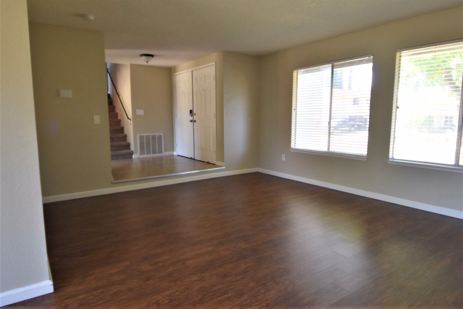 9209 Sungold Way photo 2