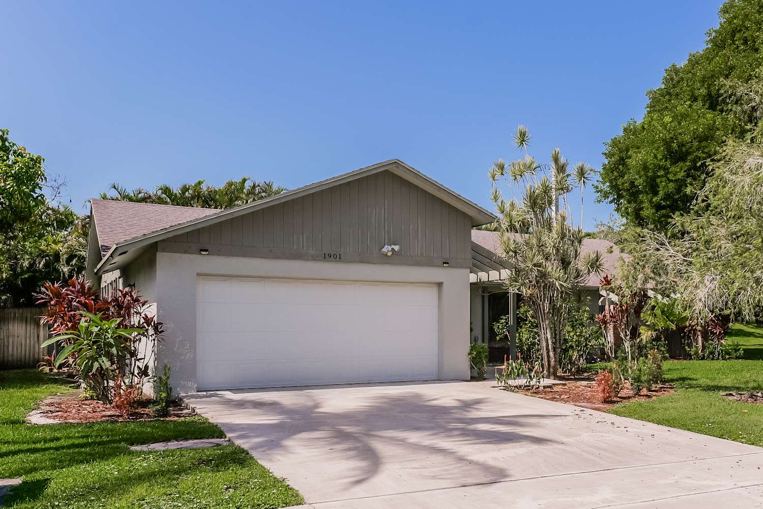 1901 Shower Tree Way photo 3