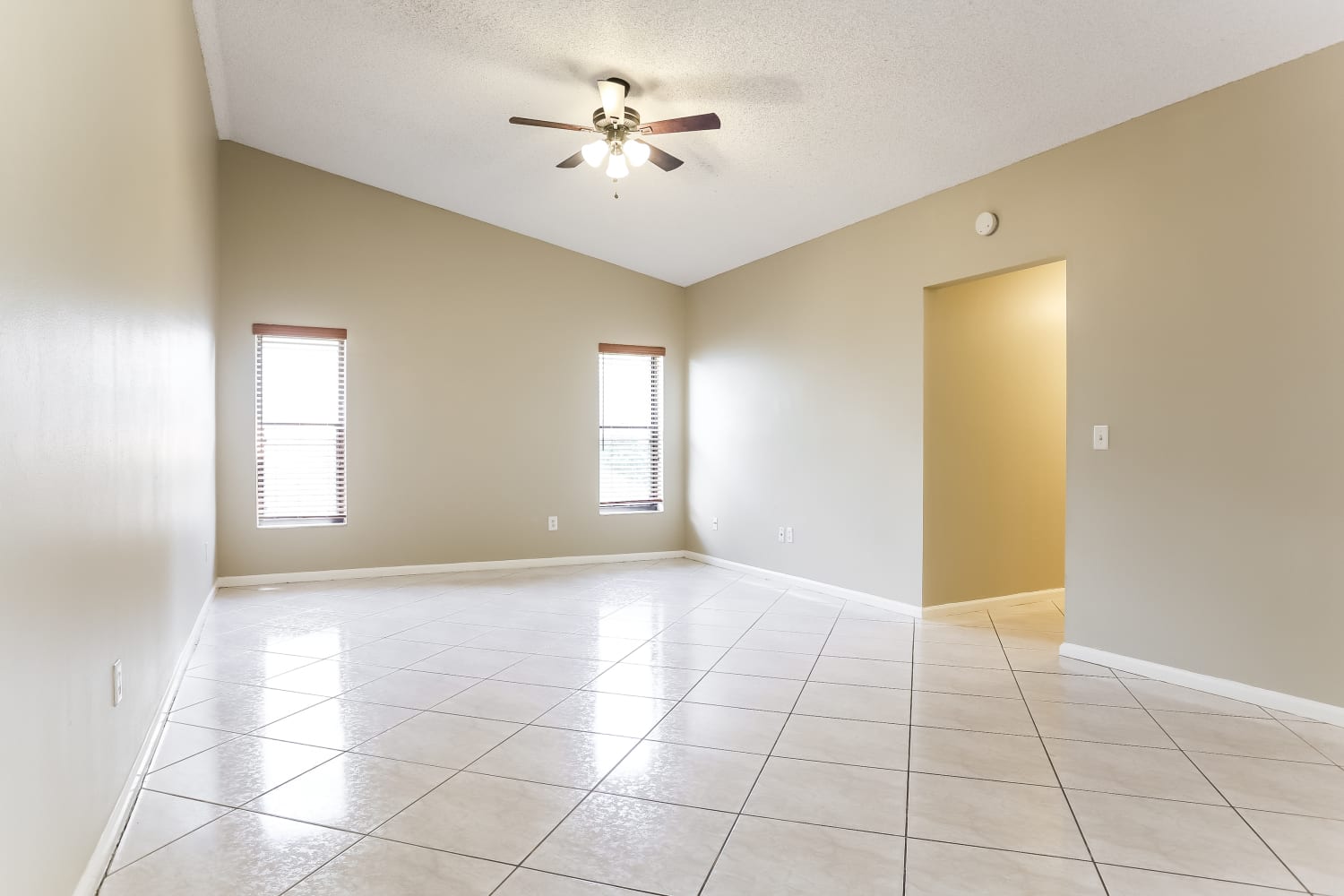 1511 Primrose Ln photo 5