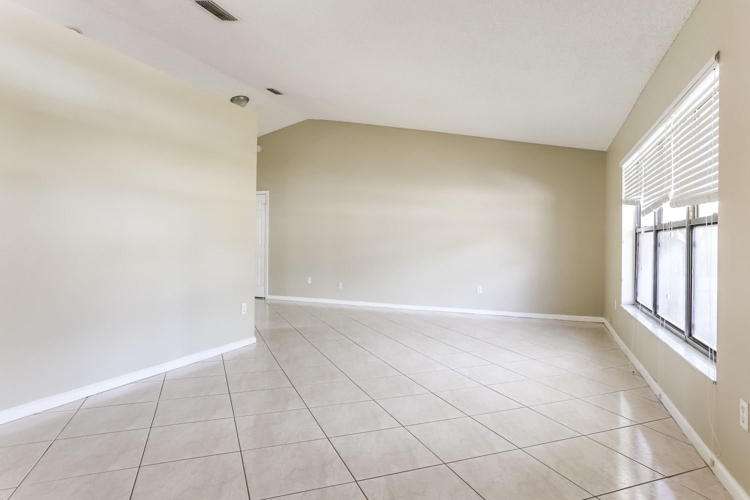 1511 Primrose Ln photo 4