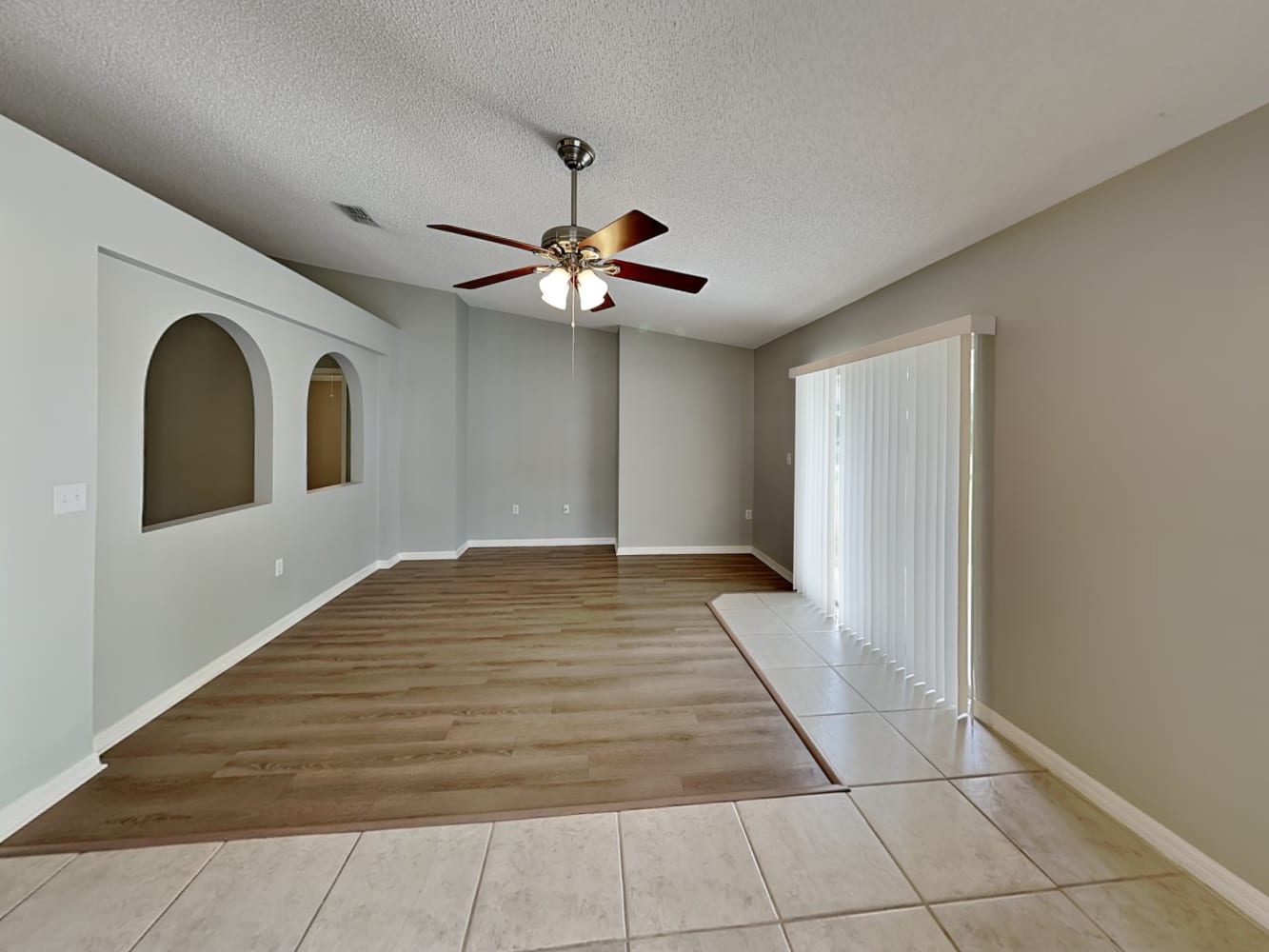 2100 Brookshire Cir photo 4
