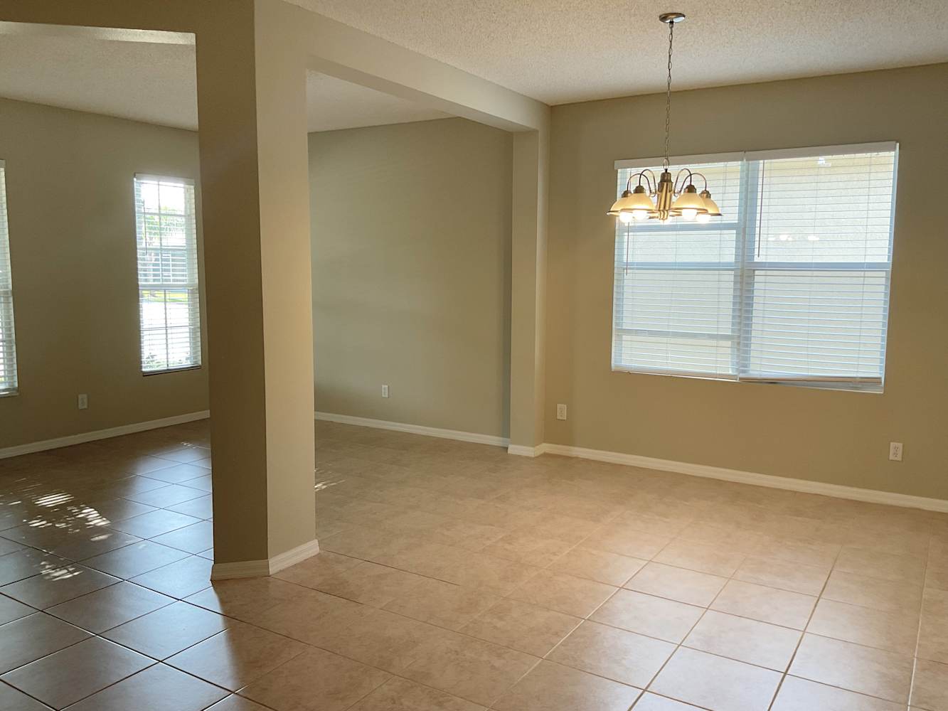 632 Cressa Cir photo 4