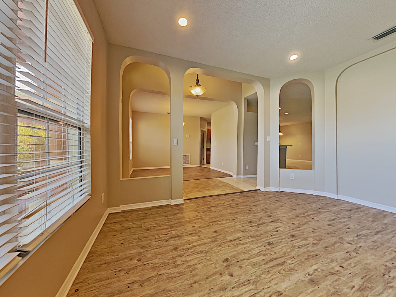 1852 Barrington Cir photo 3