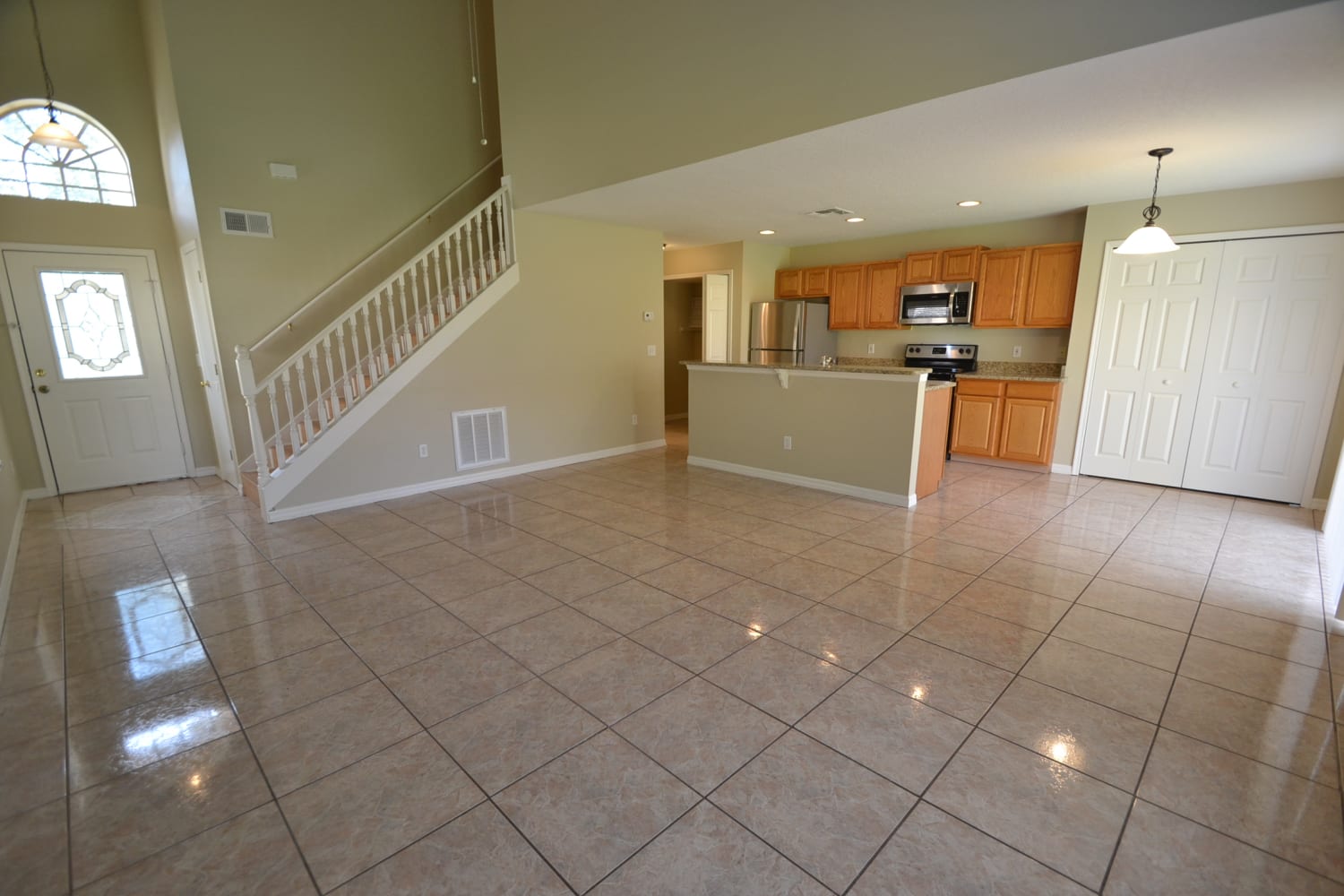 2159 Heathwood Cir photo 2