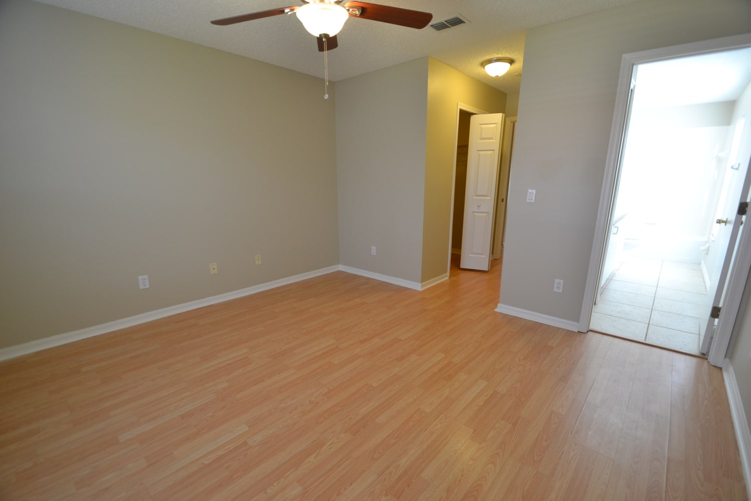 2159 Heathwood Cir photo 5
