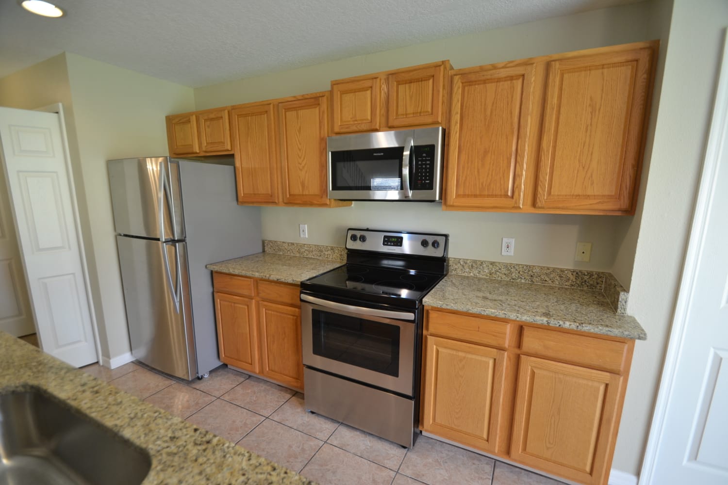 2159 Heathwood Cir photo 3