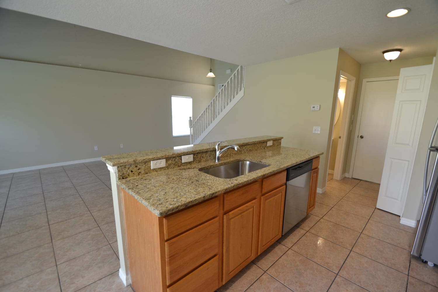 2159 Heathwood Cir photo 4