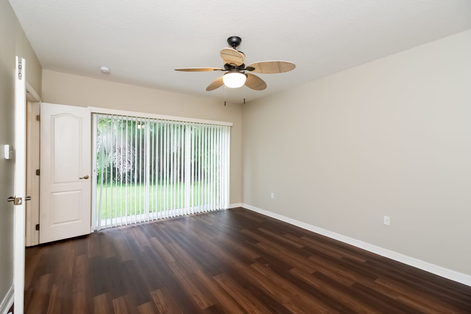 8918 Founders Cir photo 4