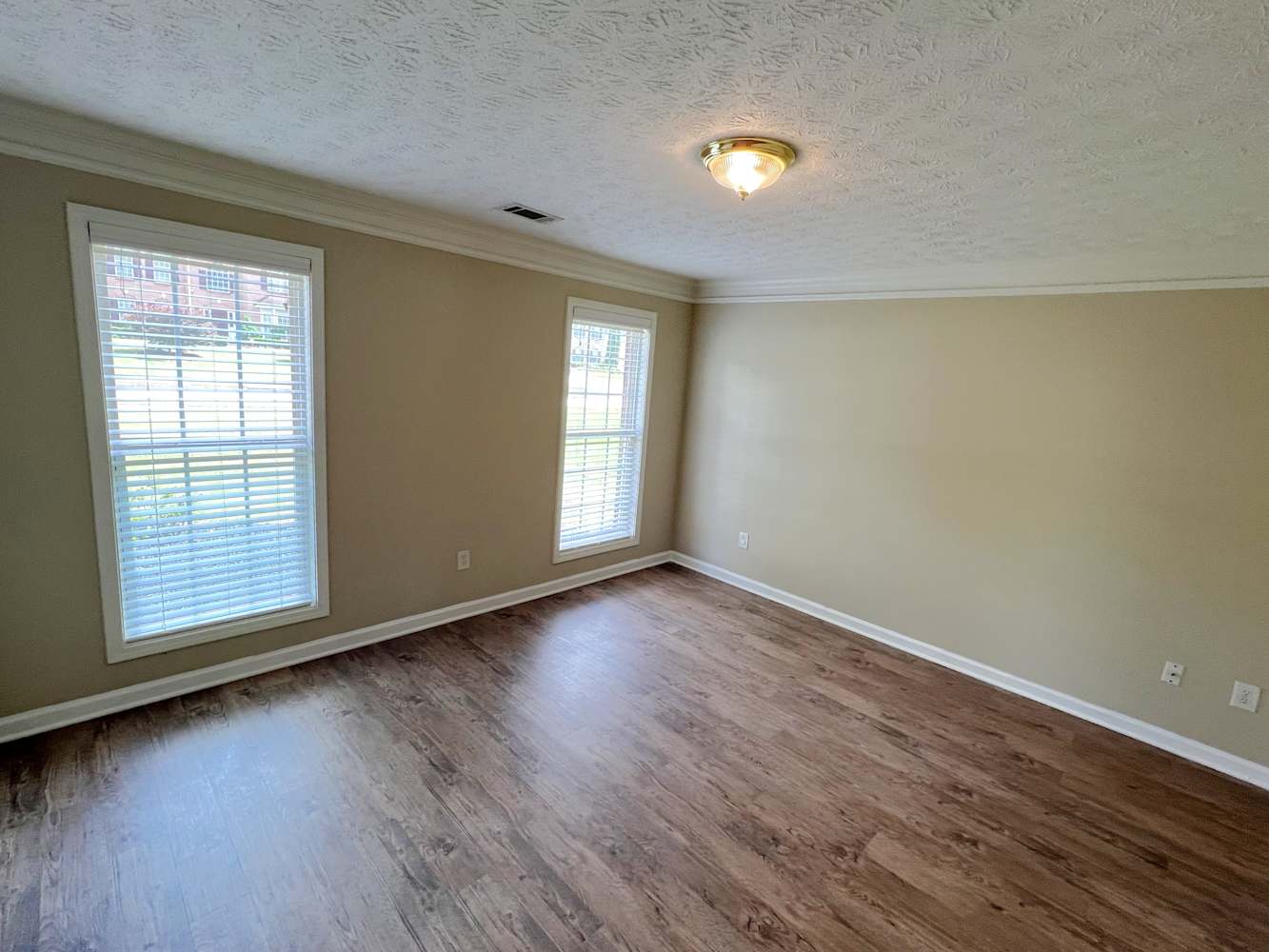 3505 Revere Cir photo 4
