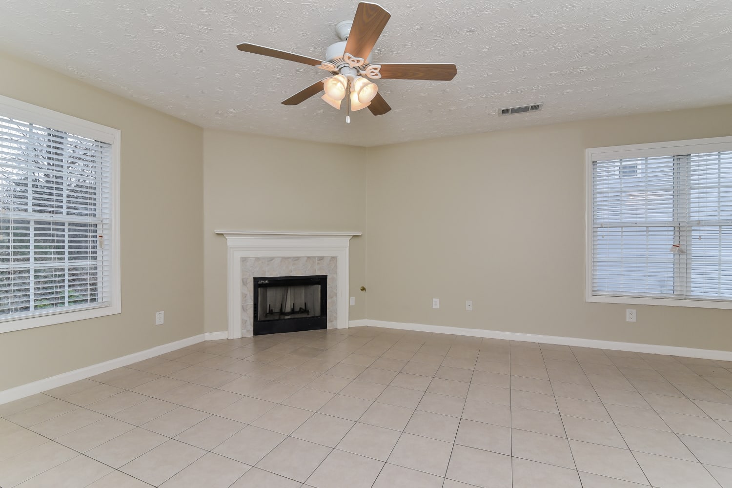 170 Kentshire Pl photo 2