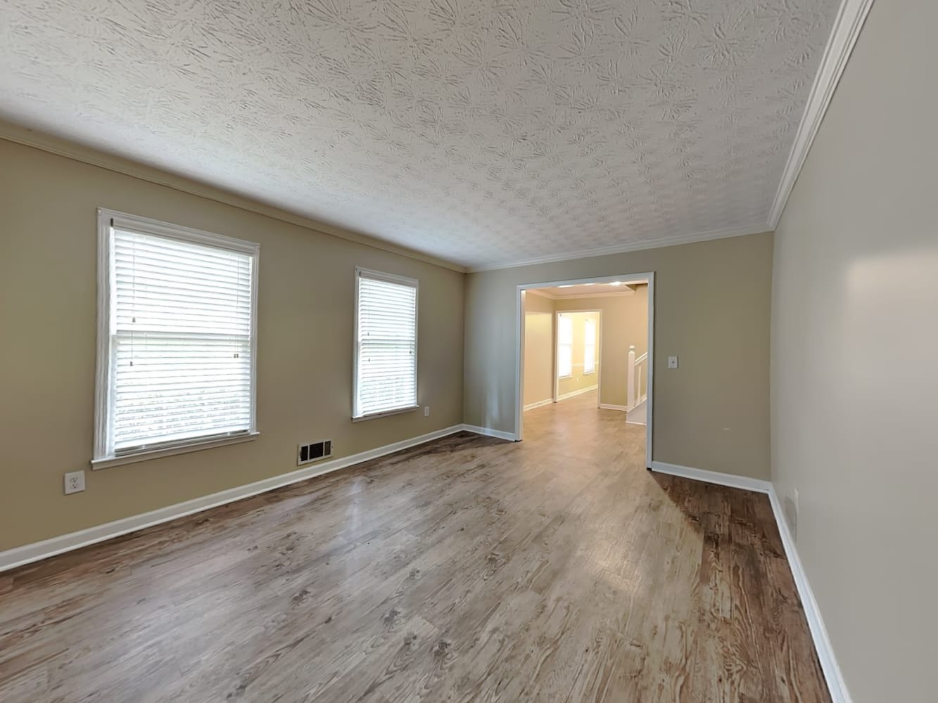 4524 Queen Anne Ct SE photo 5