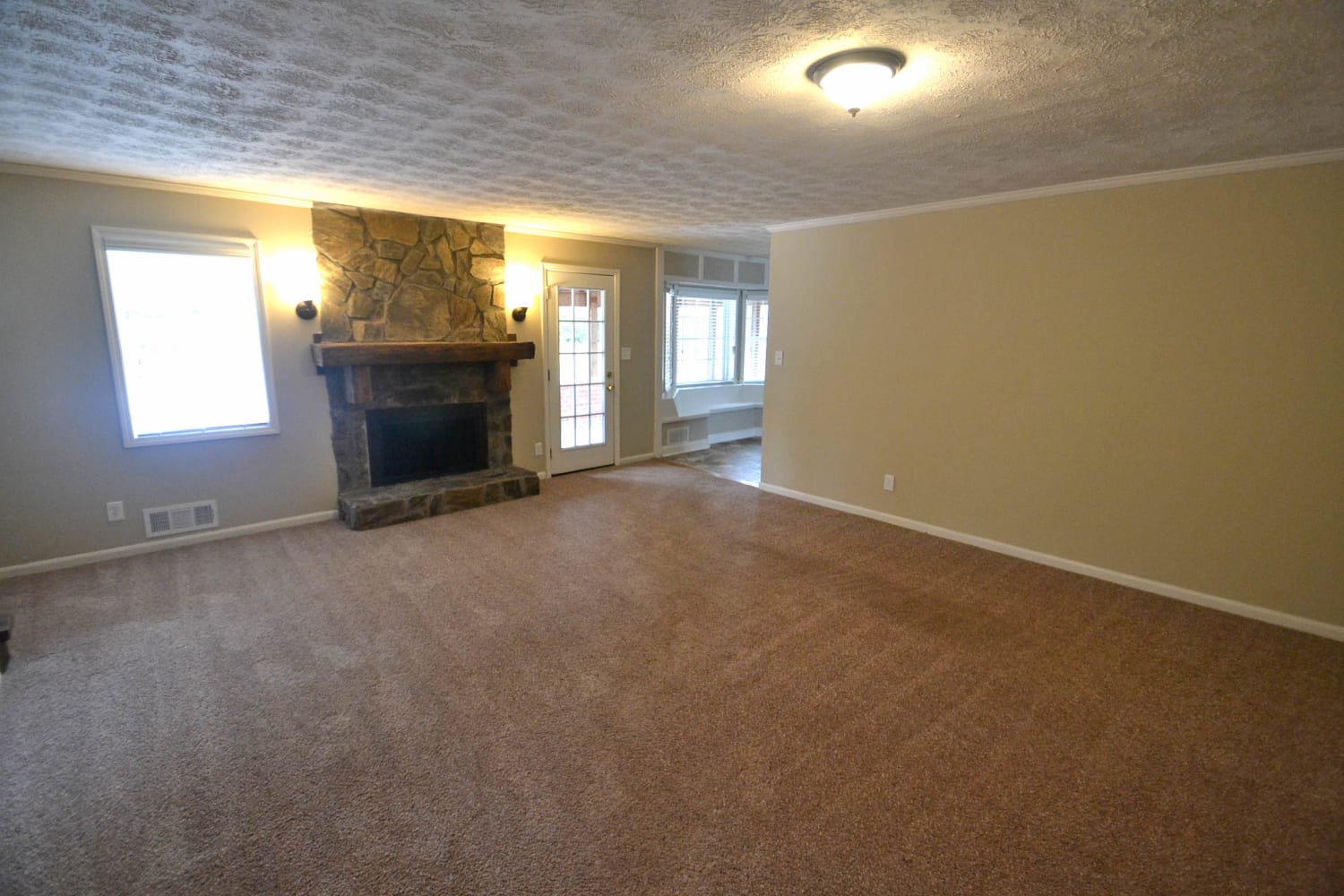 3921 Crestmoor Ct photo 2