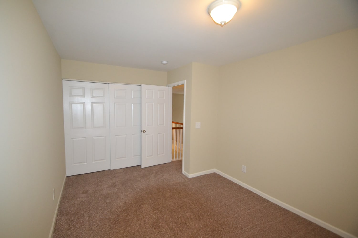245 Georgetowne Dr photo 5