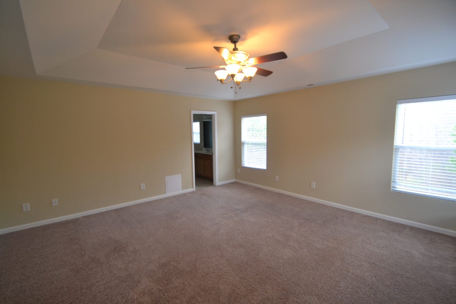 245 Georgetowne Dr photo 3