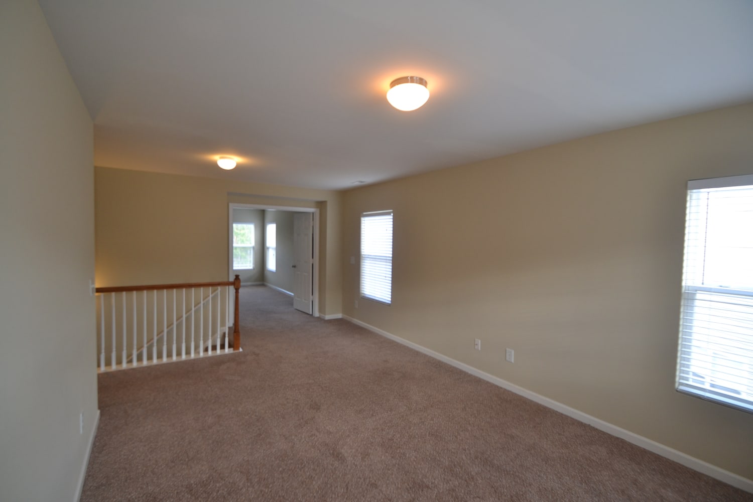 245 Georgetowne Dr photo 2
