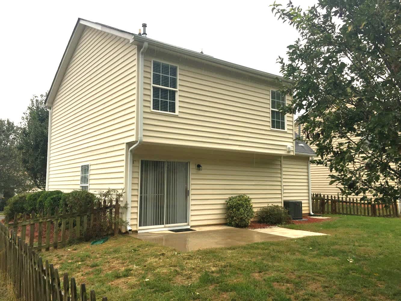 8142 Chatham Oaks Dr photo 4