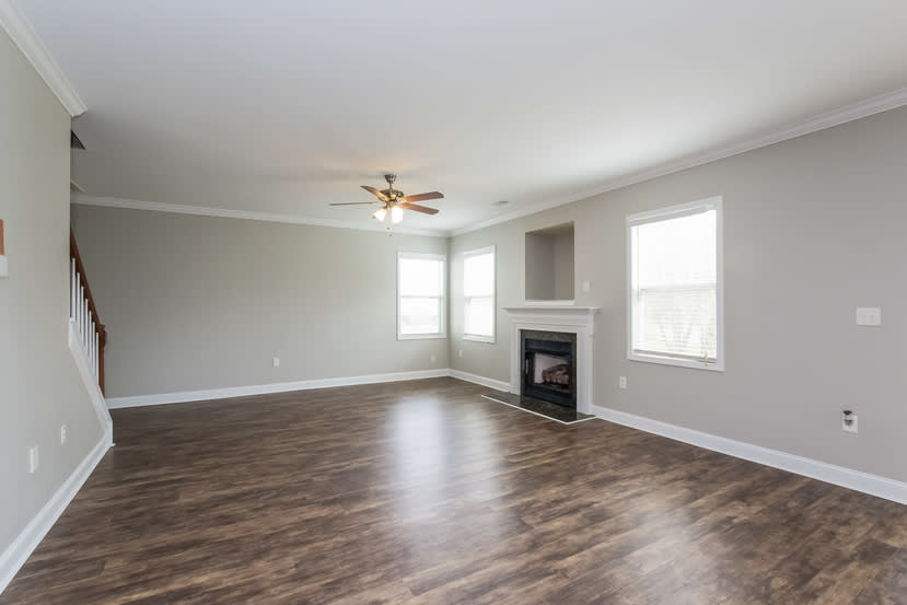 1009 Theodore Ln photo 4
