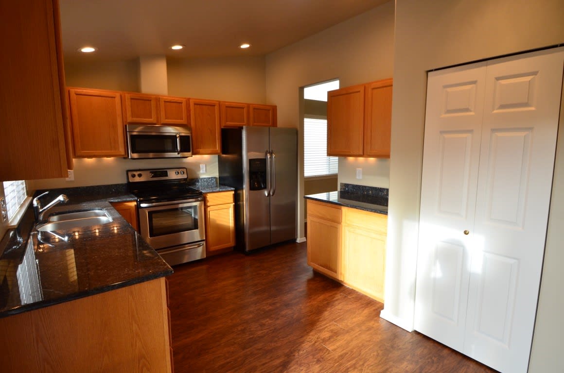 409 Rainbow Pl photo 2