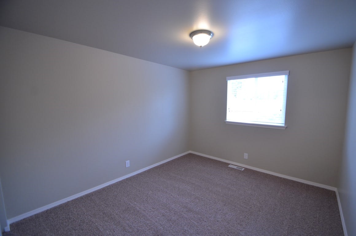409 Rainbow Pl photo 5