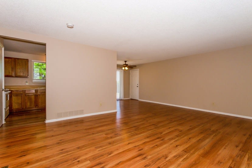 9276 Clermont Dr photo 4