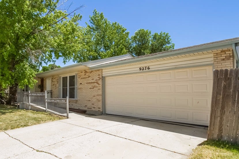 9276 Clermont Dr photo 2