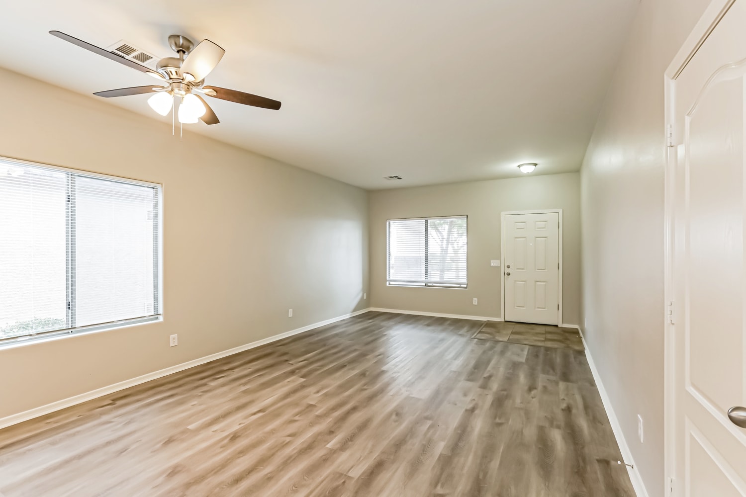 8742 W Heber Road photo 3