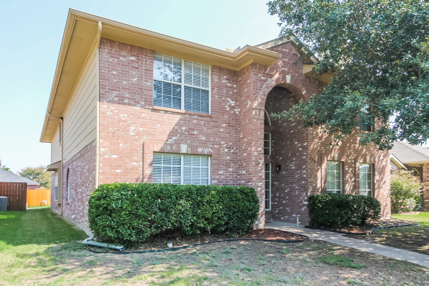 703 Meadowgate Dr photo 2
