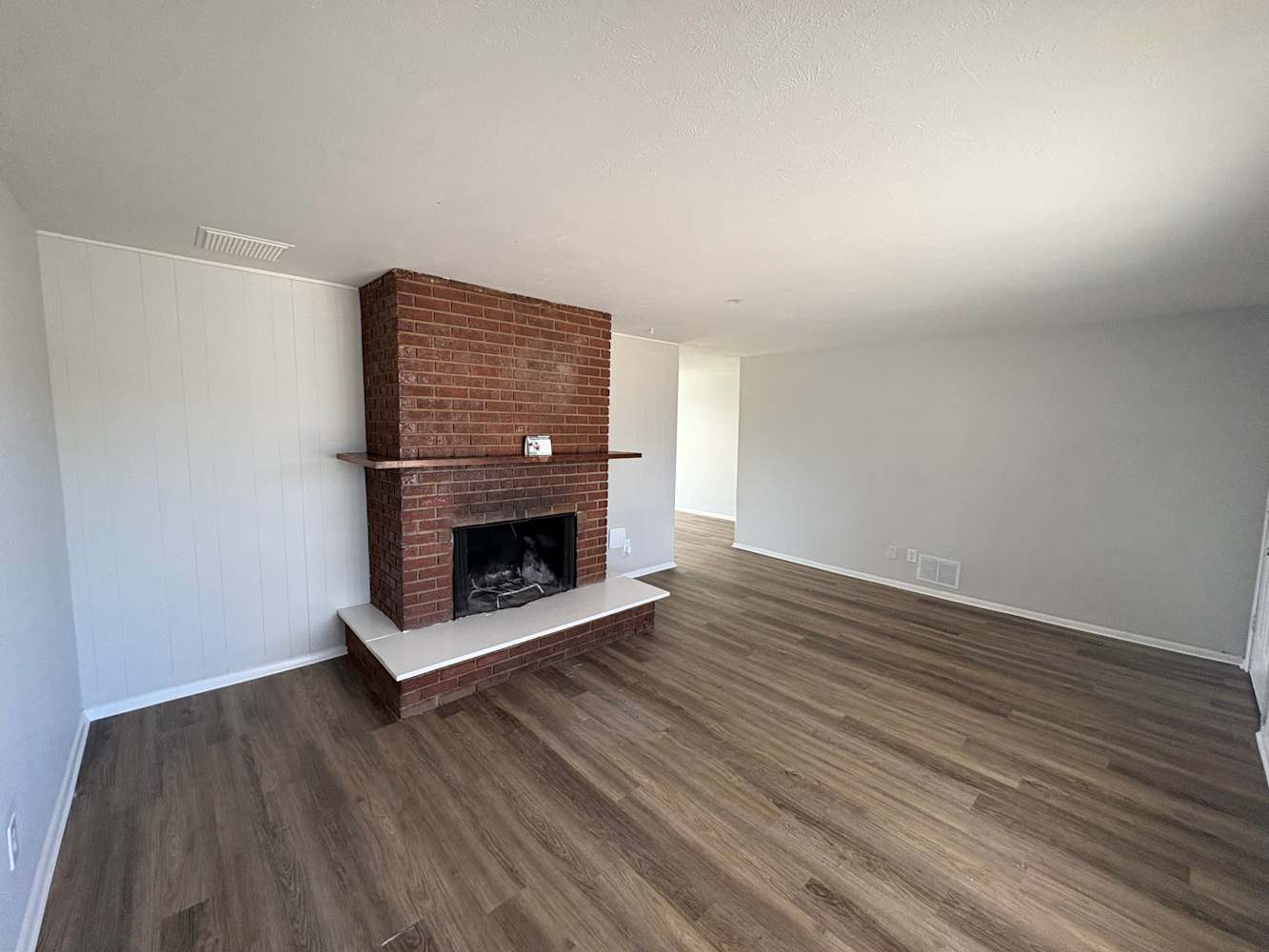 3145 Worchester St photo 5