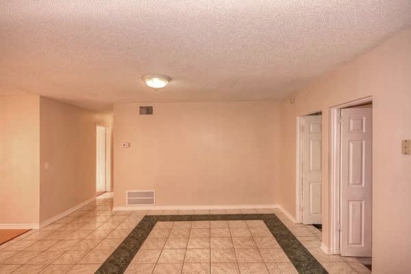 707 Clayton St photo 4