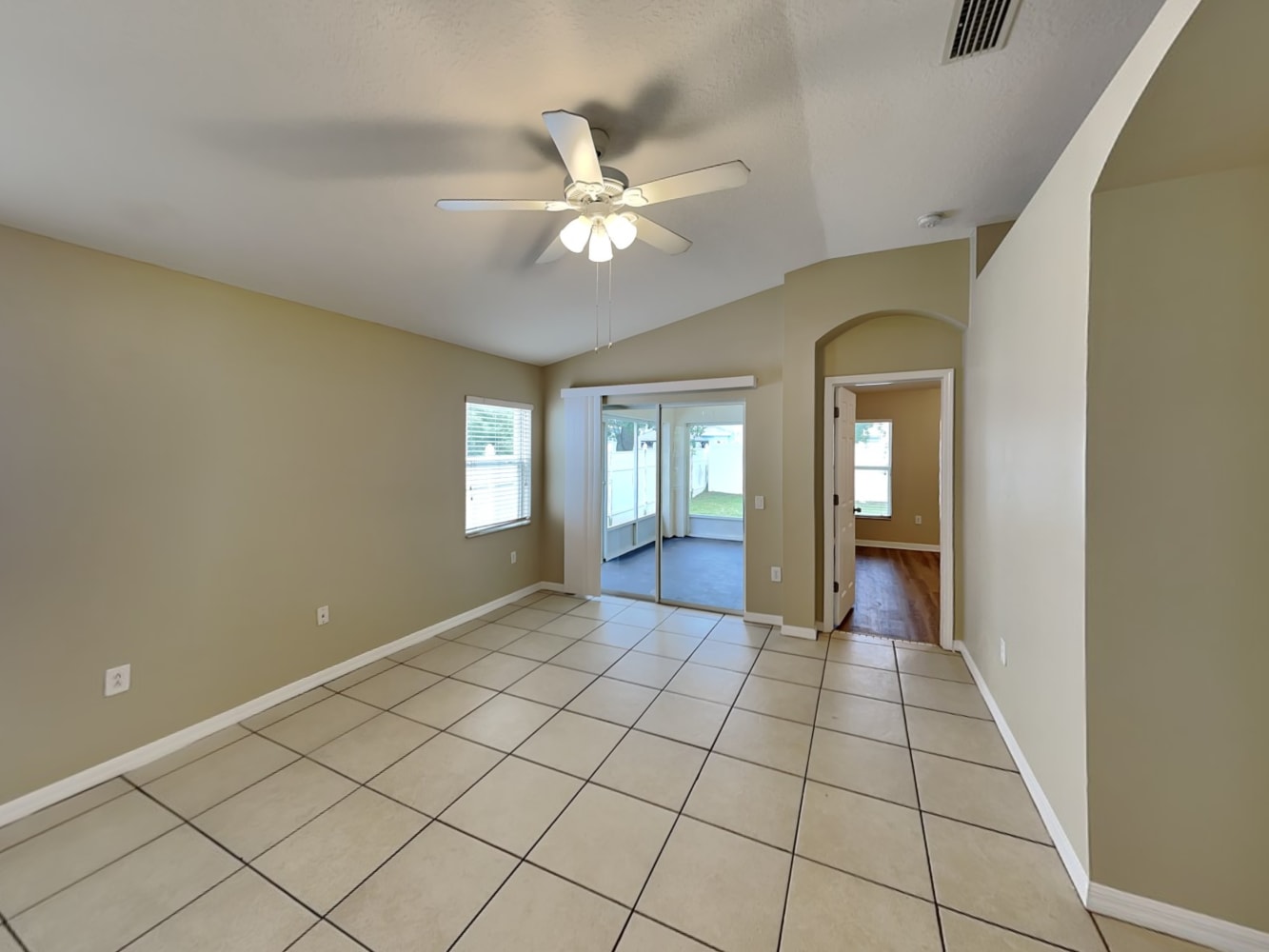 712 Cristelle Jean Dr photo 4