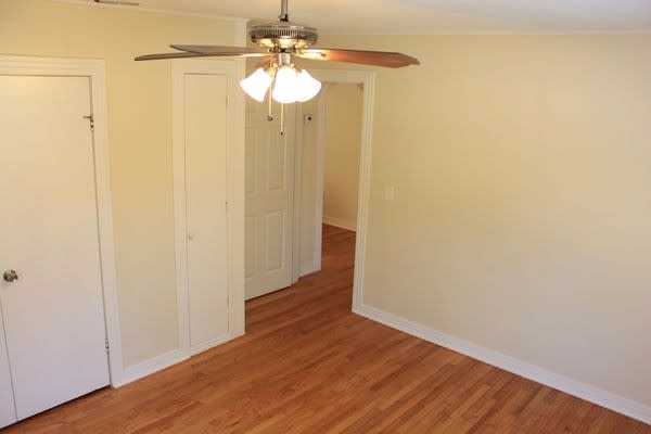731 Pine Ln photo 2