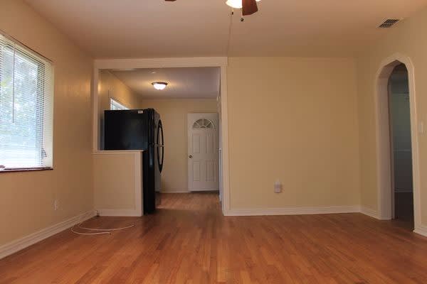 731 Pine Ln photo 4