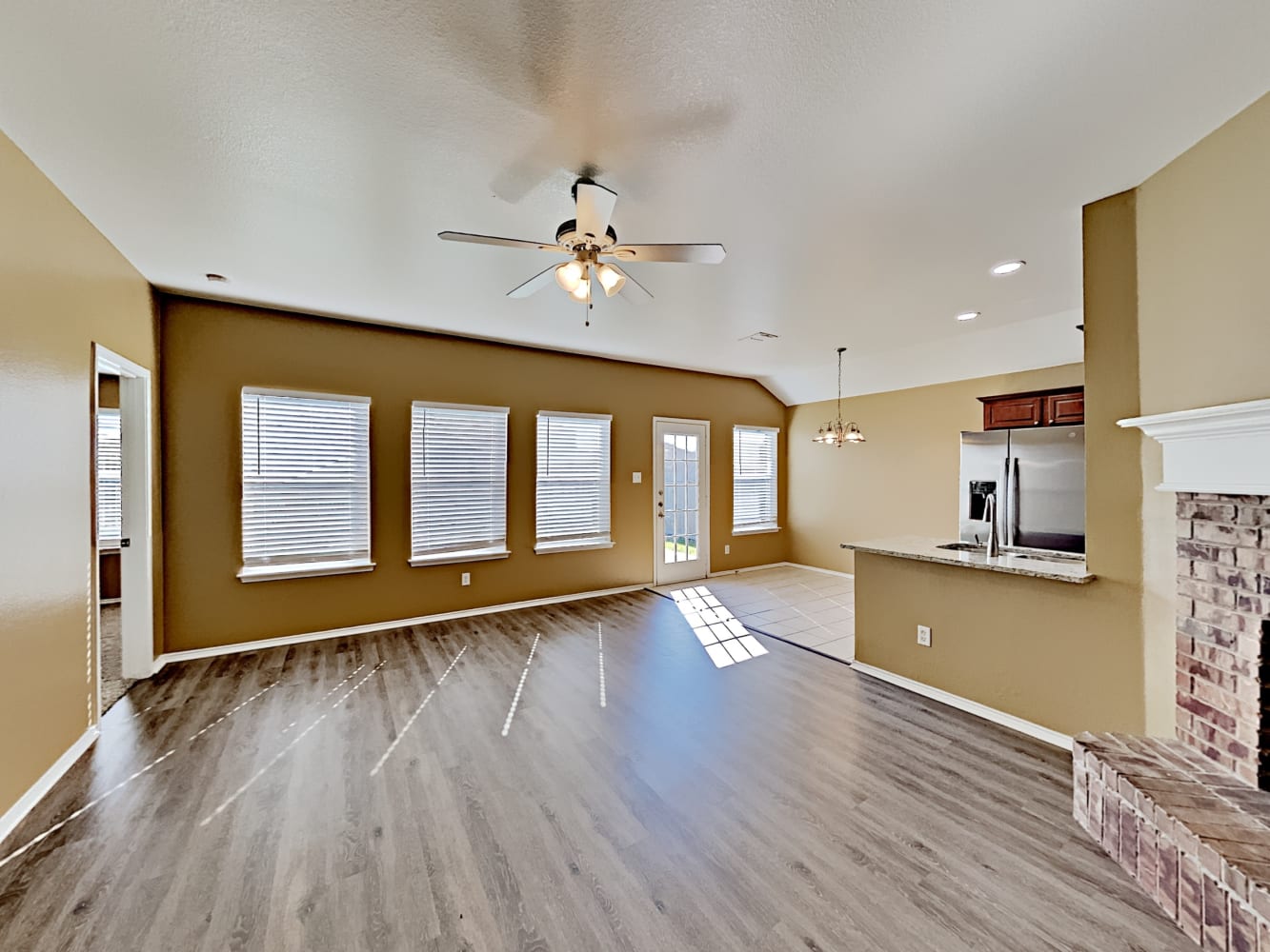 7419 Lake Front Trl photo 4