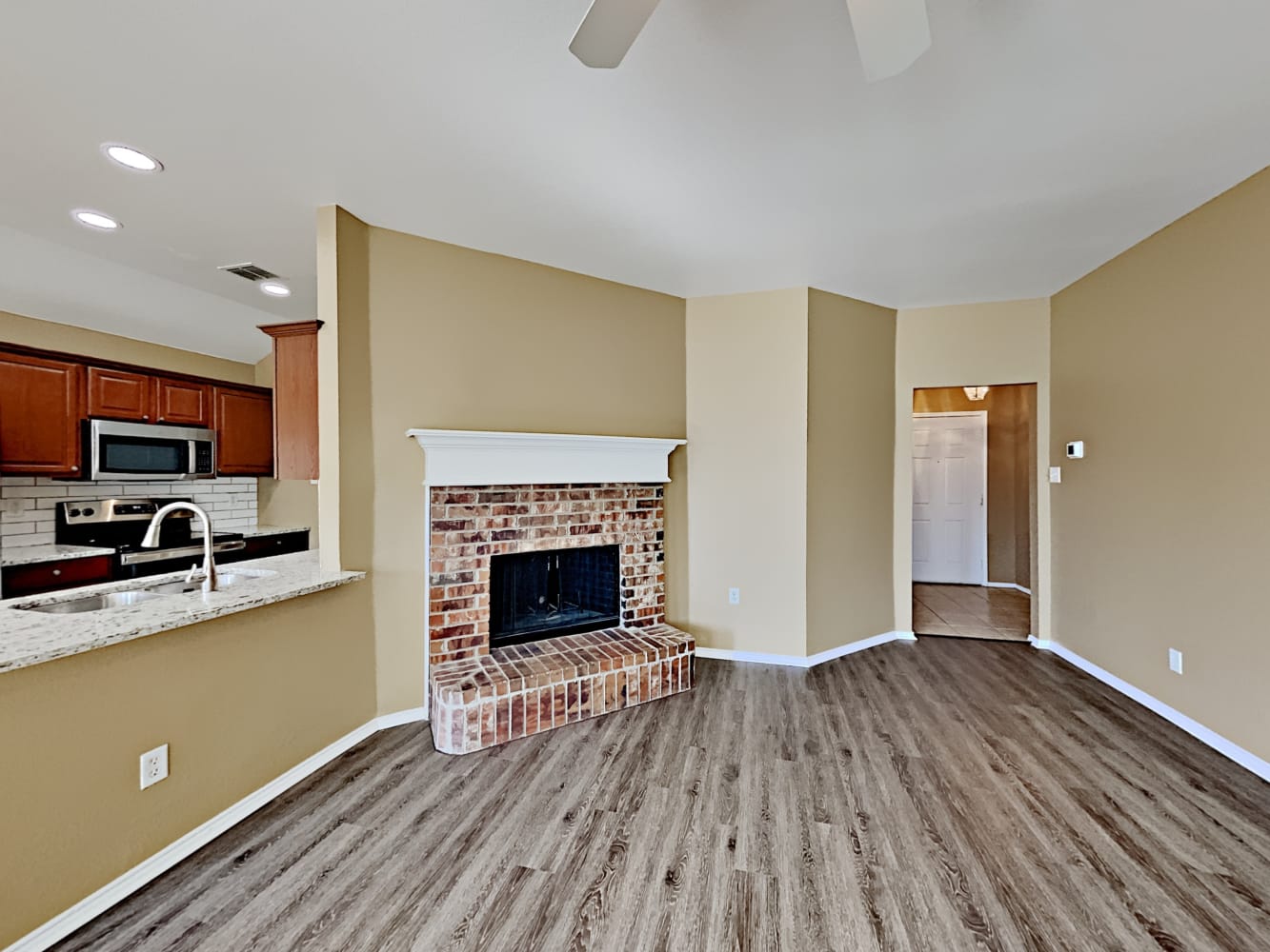 7419 Lake Front Trl photo 3