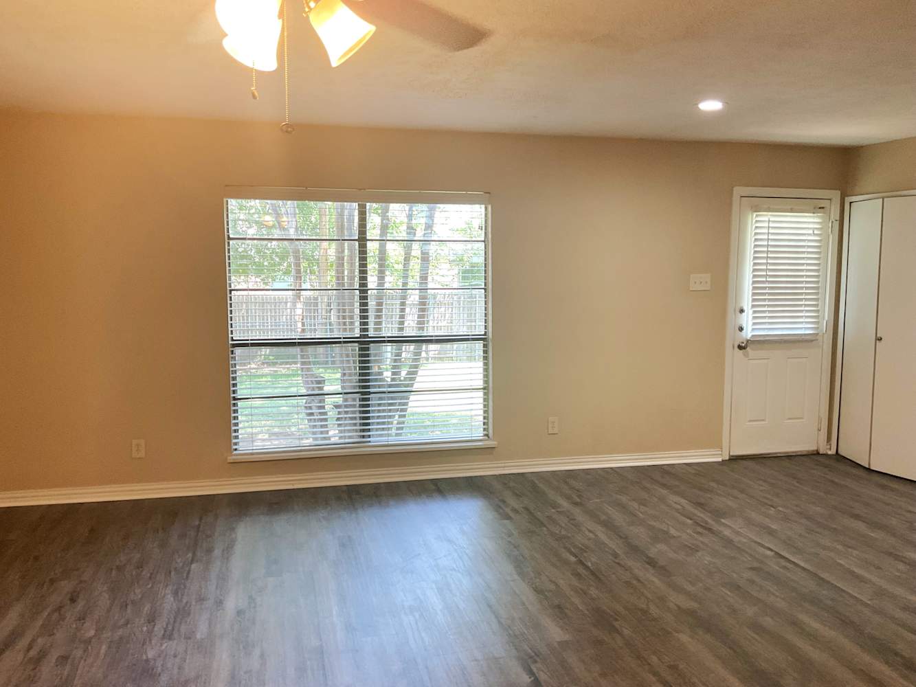 7425 Tunbridge Dr photo 3