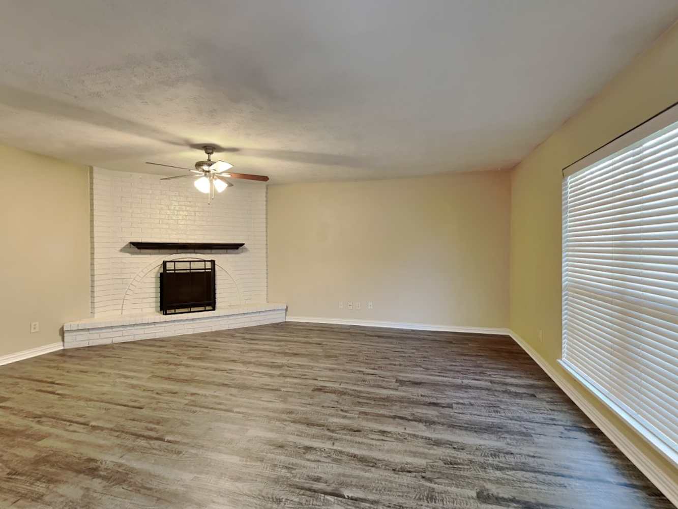 7425 Tunbridge Dr photo 4