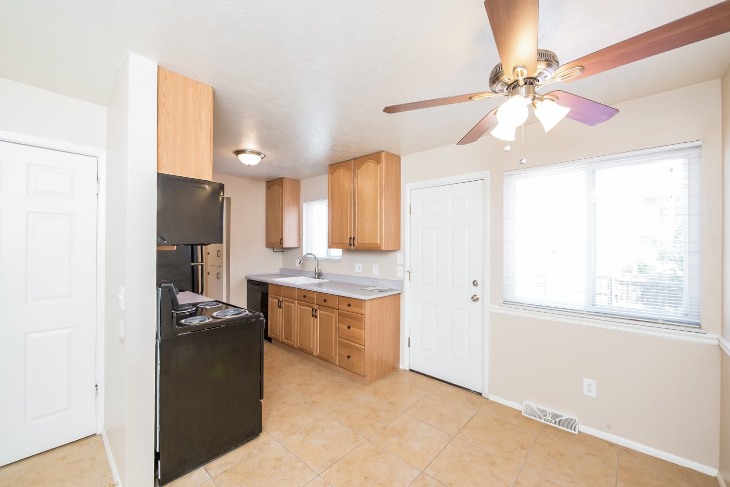 10744 Moore Cir photo 4