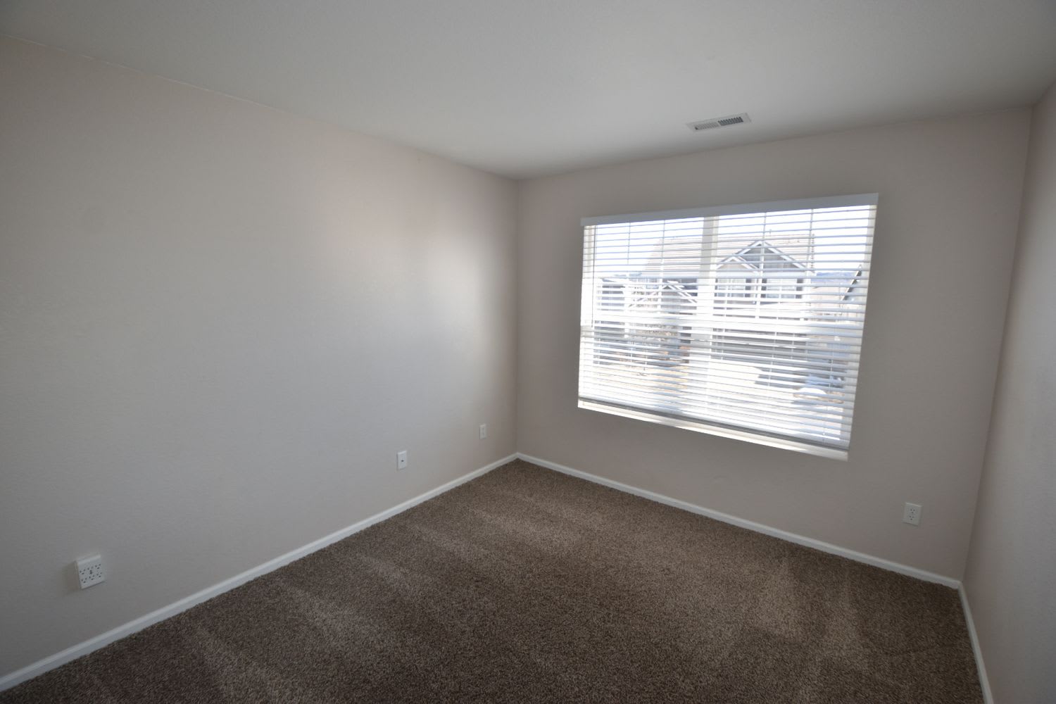 4237 Bountiful Cir photo 5