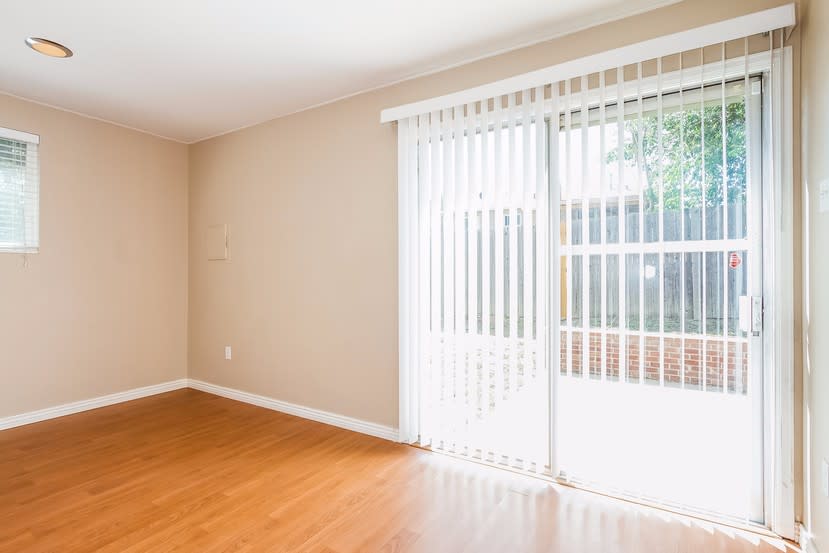 1640 Ruth Dr photo 5