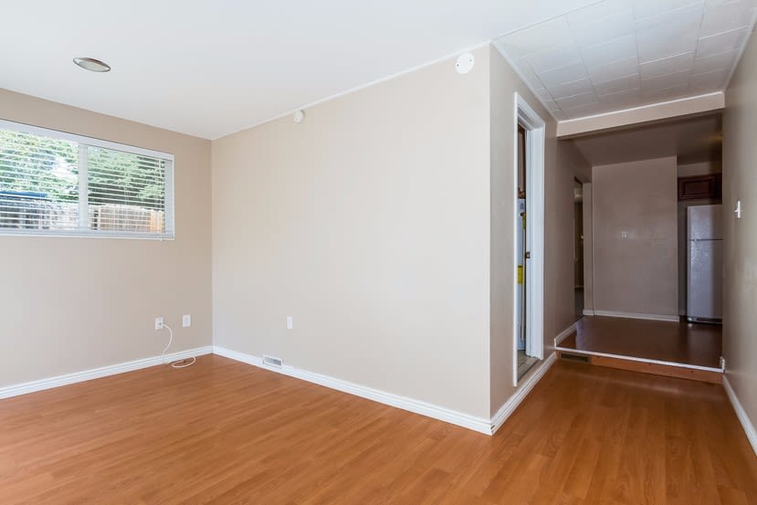 1640 Ruth Dr photo 4