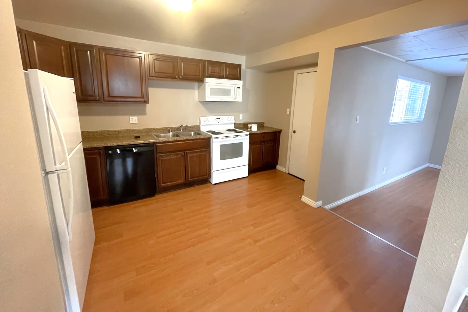 1640 Ruth Dr photo 3