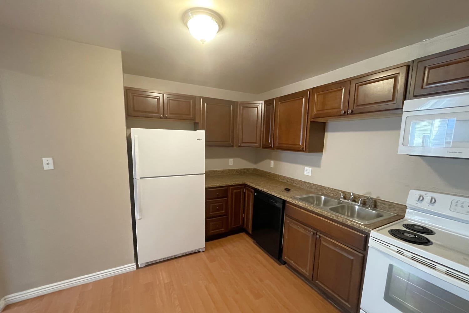 1640 Ruth Dr photo 2