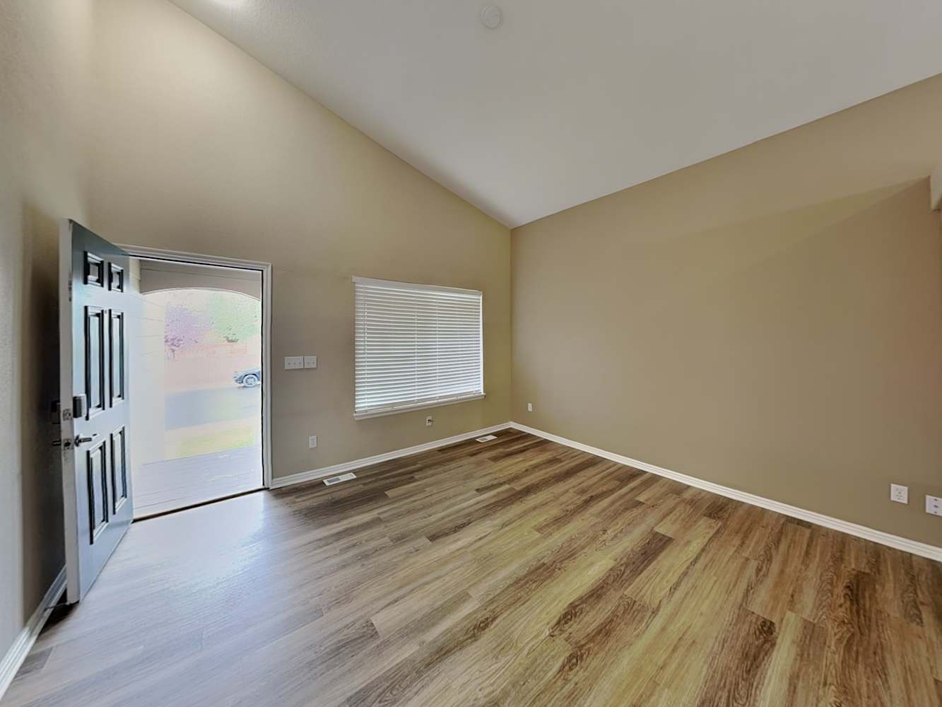 728 Sylvestor Trl photo 5