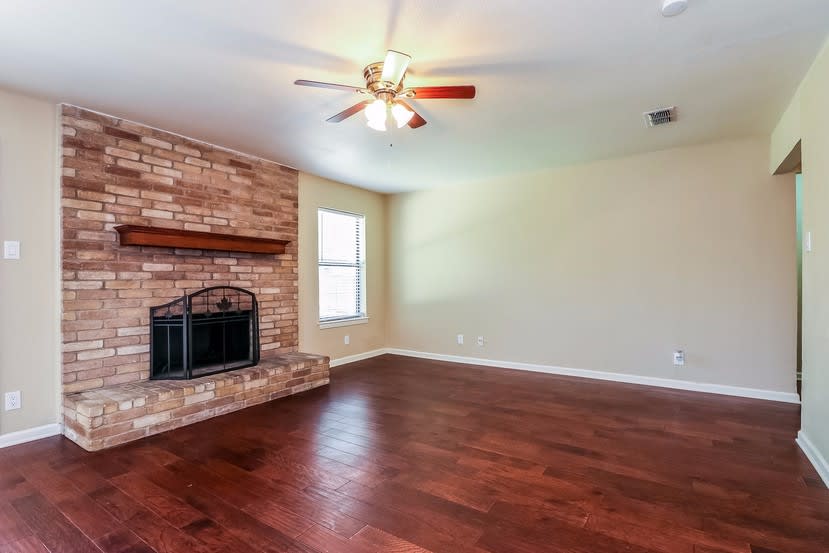 7533 Clover Ln photo 5