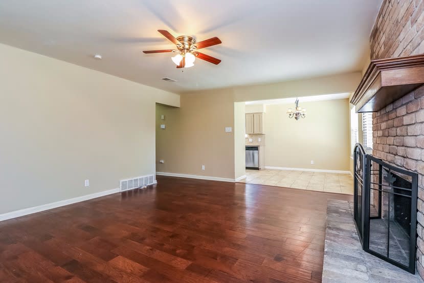 7533 Clover Ln photo 4