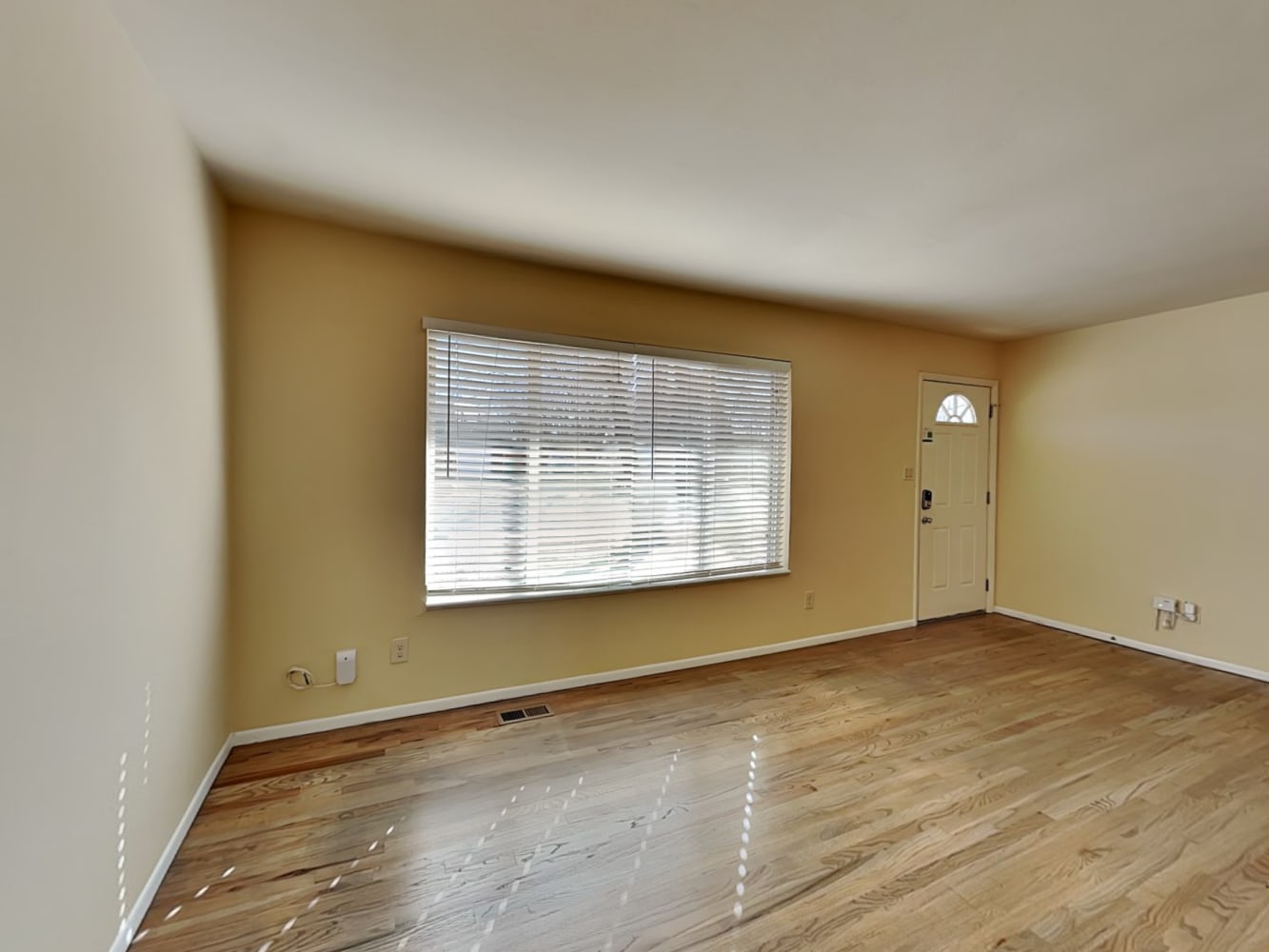77 Landoe Ln photo 4