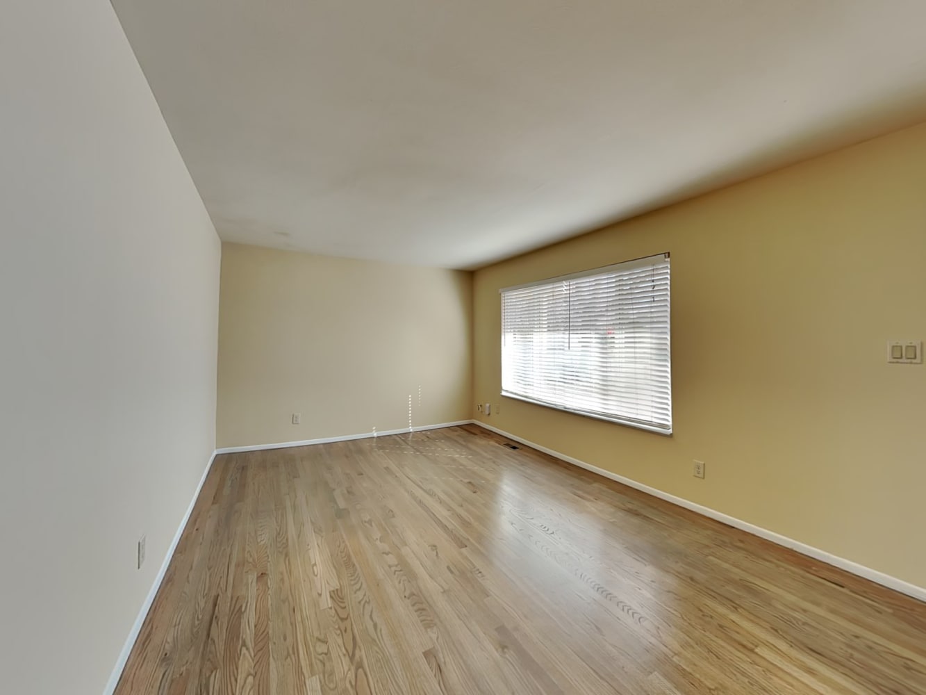 77 Landoe Ln photo 5