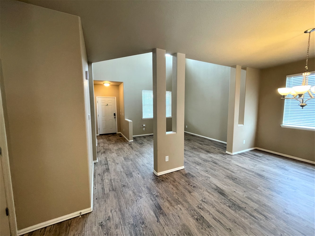 12386 Roslyn Way photo 4